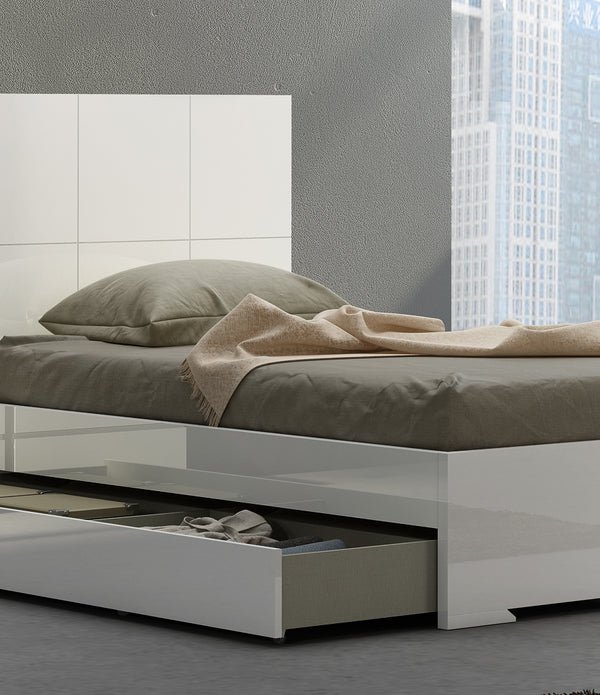 42 X 79 X 48 Gloss White Stainless Steel Twin Bed