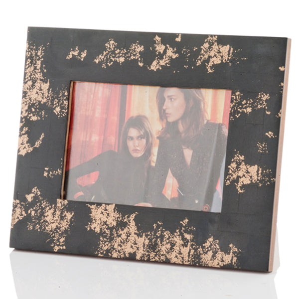 2' x 8.5' x 10.5' Black and Gold Bone 5x7 Photo Frame