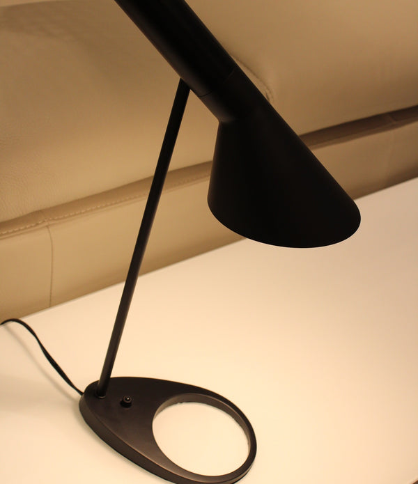 14 X 22 Black Metal Table Lamp